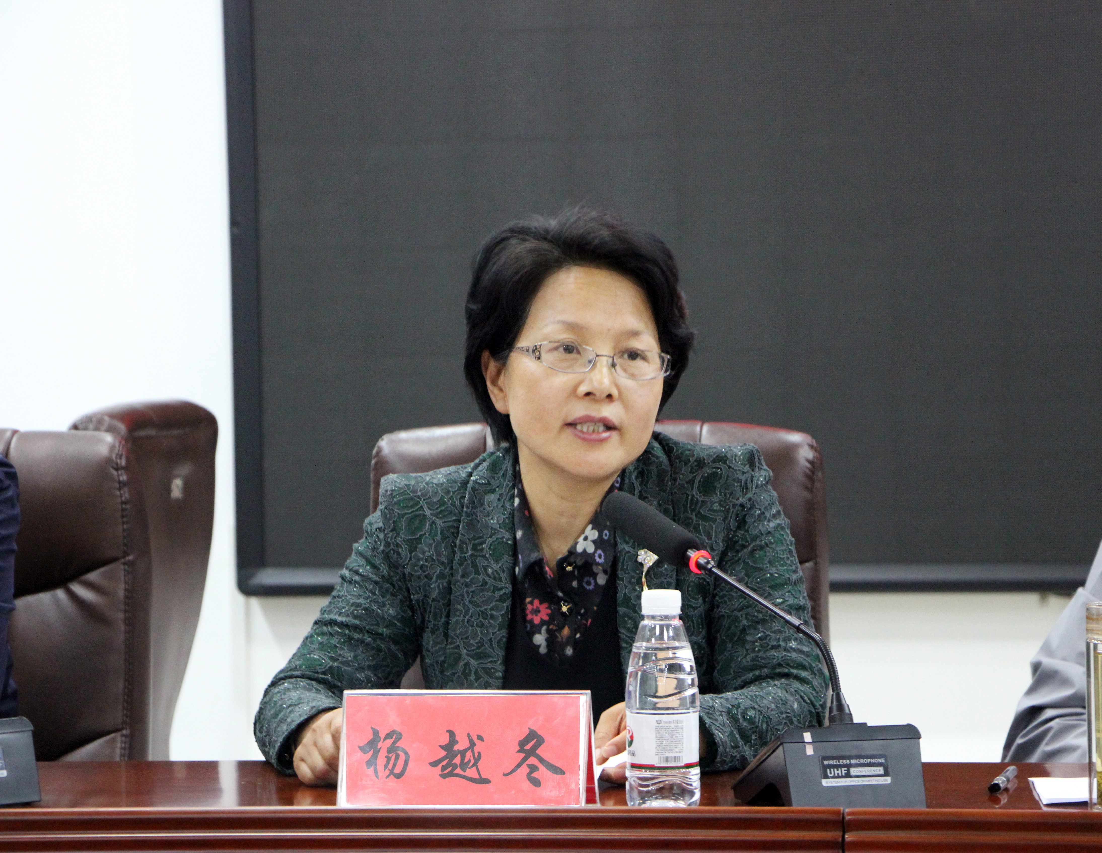 杨校长.jpg 杨校长.jpg